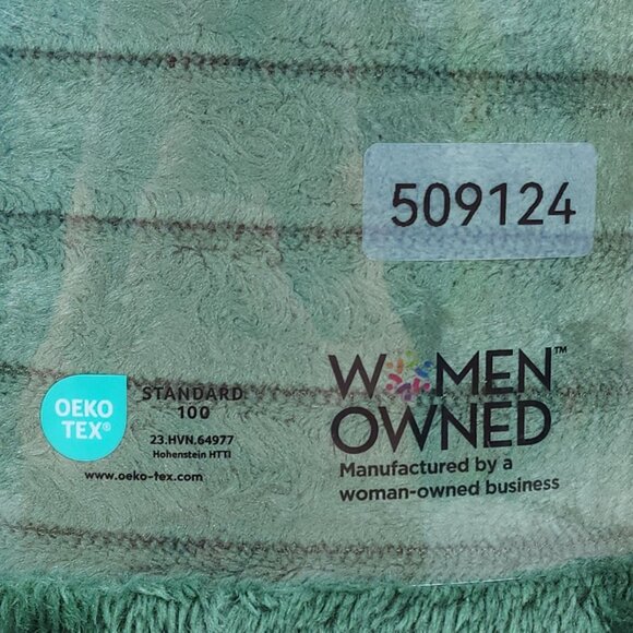 The Big One Oversized Plush Throw Blanket 5 Ft x 6 Ft Green Textured - Picture 7 of 11